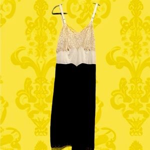 VINTAGE 1950's TWO TONE SLIP BLACK AND WHITE